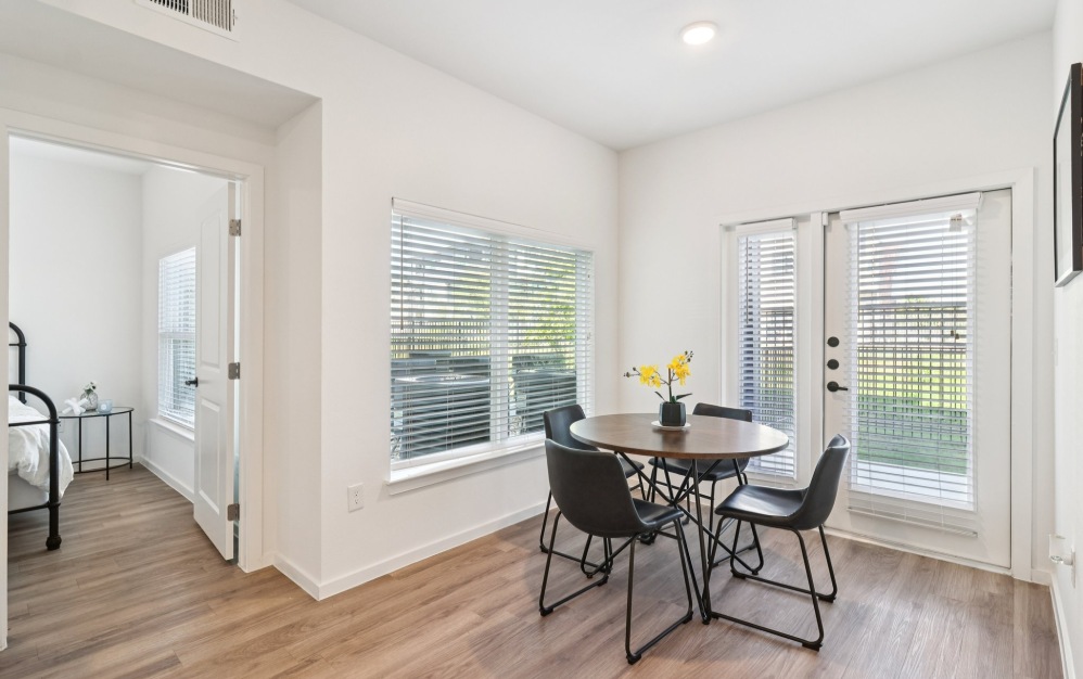 B1 - 2 bedroom floorplan layout with 2 bathrooms and 1018 square feet (Dining
)