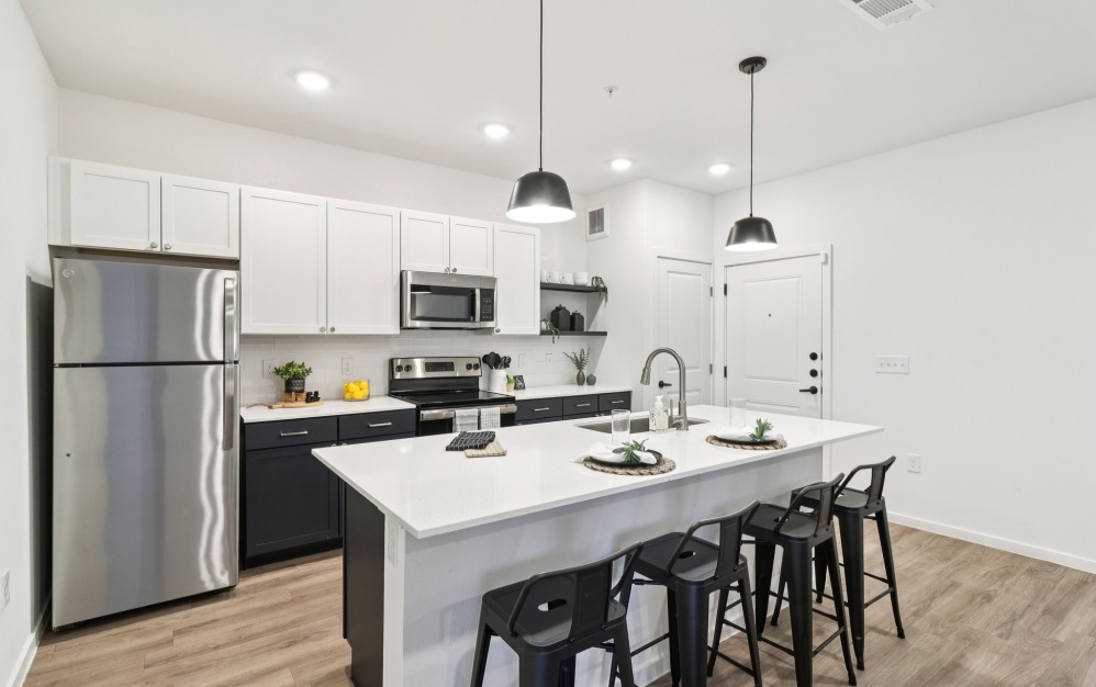 B1 - 2 bedroom floorplan layout with 2 bathrooms and 1018 square feet (Kitchen
)