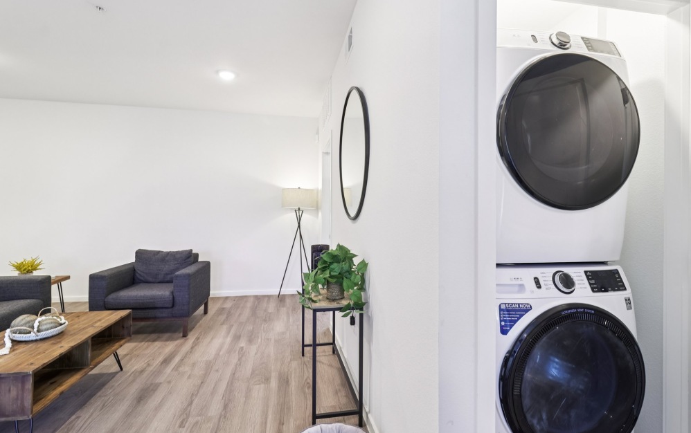 B1 - 2 bedroom floorplan layout with 2 bathrooms and 1018 square feet (Washer/Dryer)