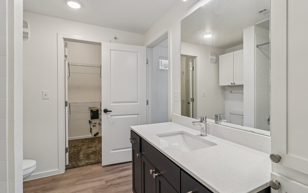 B3G - 2 bedroom floorplan layout with 2 bathrooms and 1145 square feet (Bath
)