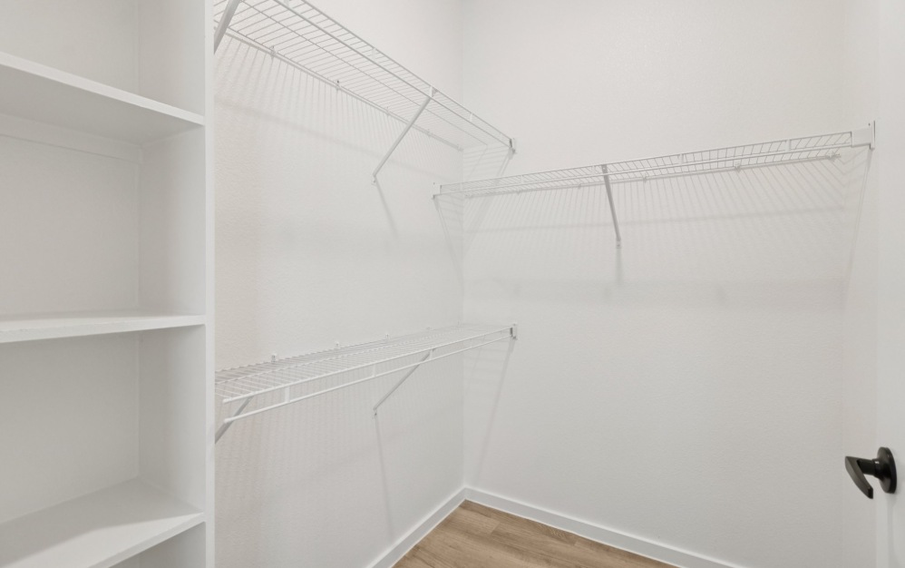 B2G - 2 bedroom floorplan layout with 2 bathrooms and 1131 square feet (Closet
)